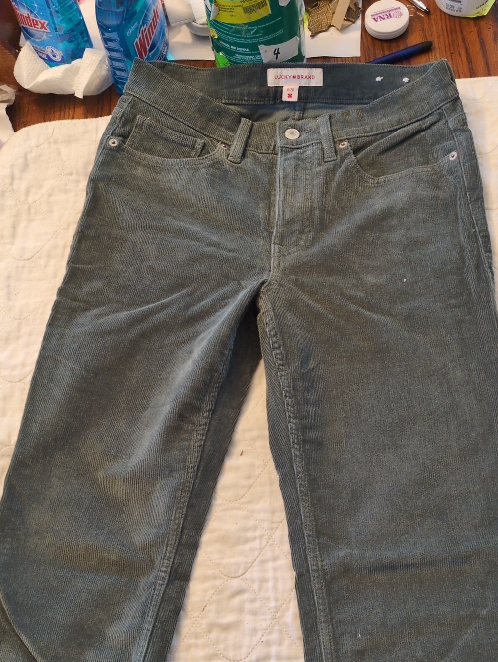Vintage Lucky Brand Mens Straight Corduroy Jeans in Olive. Flared legs for boots